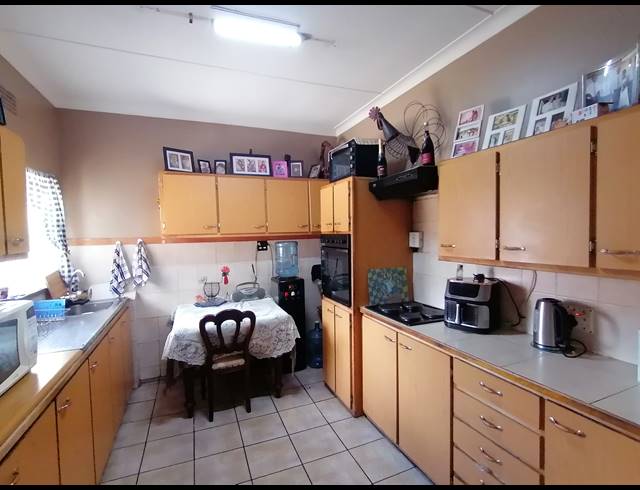 4 BEDROOM FREESTANDING FOR SALE IN STILFONTEIN EXT 4